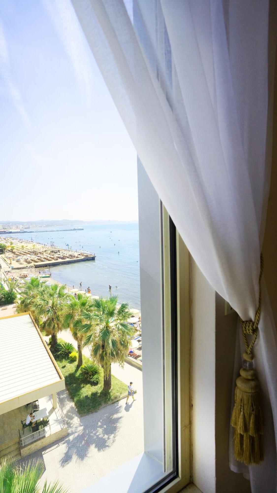Sea View Apartement Durrës Esterno foto